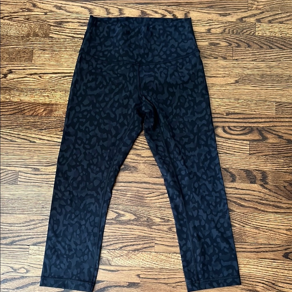 Lululemon High Rise 21” Crop Black Leopard Print Leggings